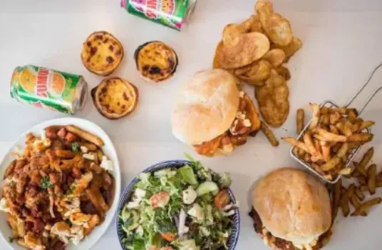 Offrez-vous une expérience culinaire unique avec notre Coupon Rabais pour des plats de poulet rôti frais et succulents.