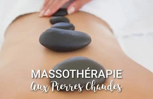 Client allongé sur une table de massage pendant un massage professionnel