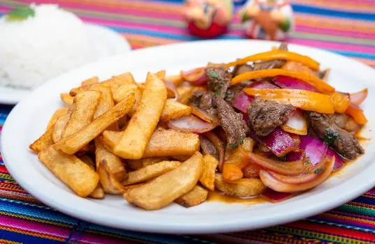 Ne manquez pas notre promotion spéciale en utilisant ce coupon rabais pour découvrir notre variété de plats péruviens exquis.